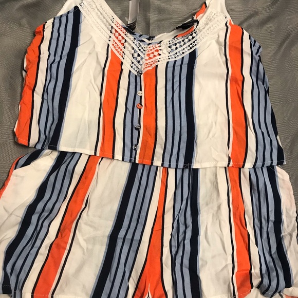 Shorts romper - Picture 3 of 4